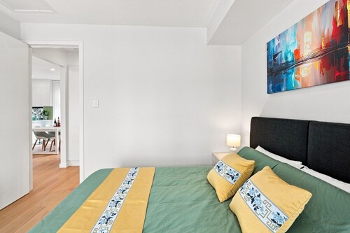Modern 2BR Townhouse | Coastal Views, Double Garage & Steps to the Beach