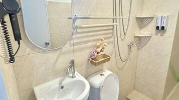 Standard Condo, Balcony, Garden View | Bathroom