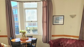 Superior Suite | Living area - The grand Inn (Whanganui)