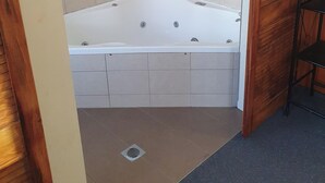Superior Suite | Bathroom - The grand Inn (Whanganui)