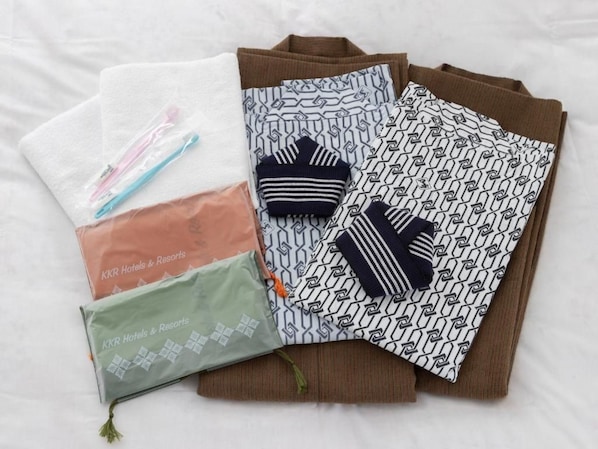 A collection of folded towels and a set of keys with hotel branding. - KKRShirahamamihamasou (Shirahama)