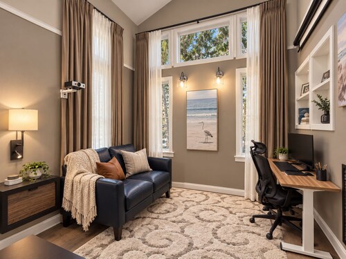 Executive Garden Guest House, King Bed + 10Gbps, Workspace, Private Courtyard