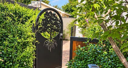 Executive Garden Guest House, King Bed + 10Gbps, Workspace, Private Courtyard