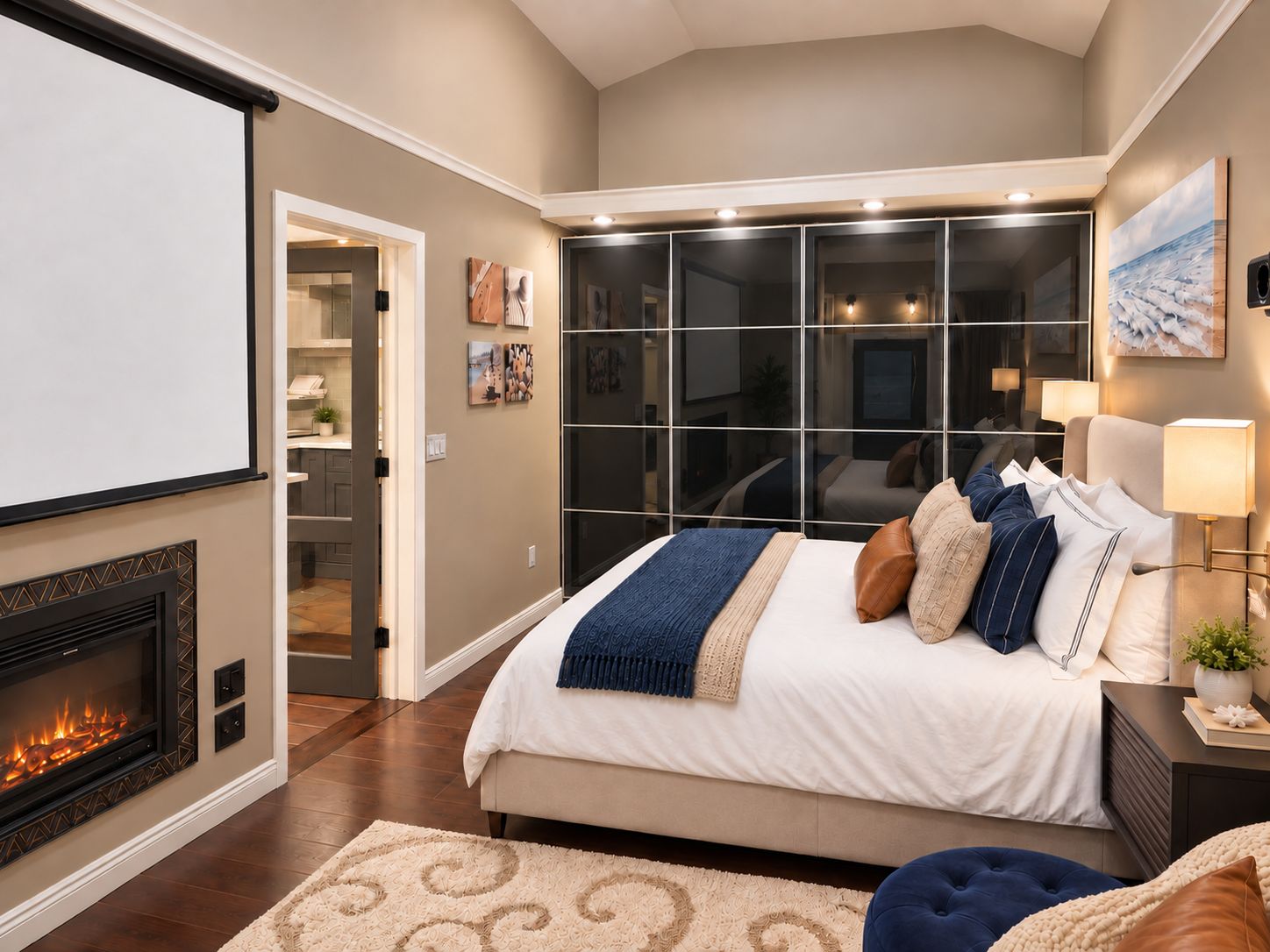 Une chambre à coucher avec une cheminée, un grand lit, une table de chevet et une vue sur l’extérieur, visible à travers une porte vitrée.
