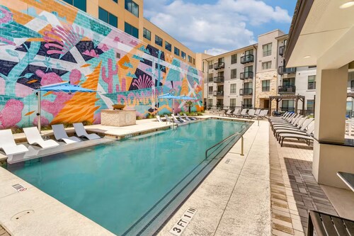 Heart of The Domain  1BR w/ Pool, Gym & Free Parking