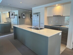 Private kitchen - The Enderley 2 Bedroom (Surfers Paradise)