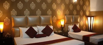 Mall View Hotel Gulberg