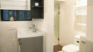 Comfort Suite | Bilik Mandi | Tab mandi dan pancuran berasingan, kelengkapan dandanan diri percuma 
