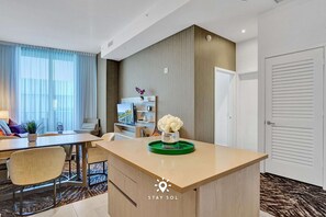 Fully equipped kitchen—perfect for home-cooked meals
 - Beautiful Apt w/Balcony & Beachfront Resort + Pool (Hollywood)