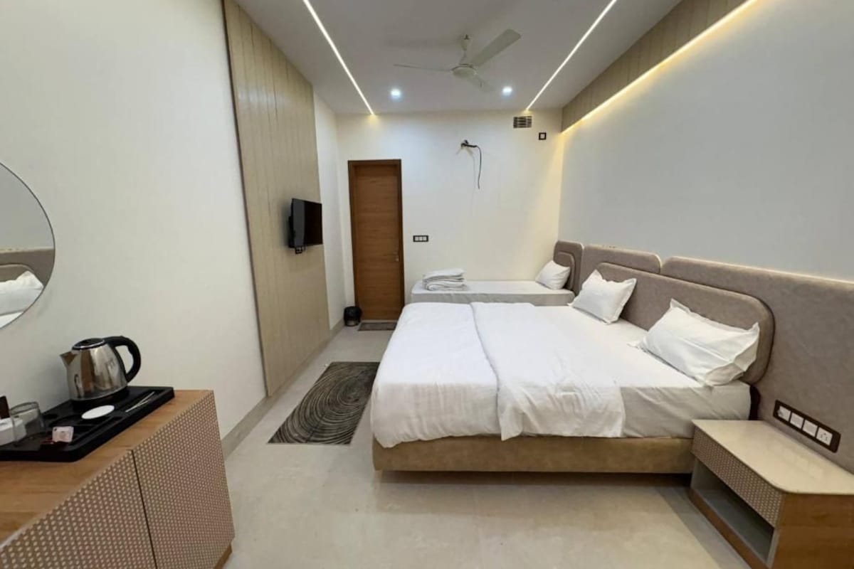 Habitación triple | Caja de seguridad en la habitación, insonorización y wifi gratis