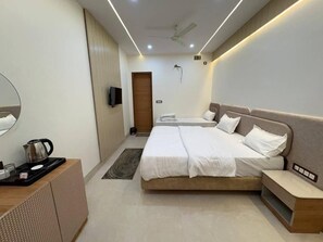 Habitación triple | Caja de seguridad en la habitación, insonorización y wifi gratis