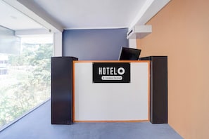 A hotel reception desk with a sign that reads 'HOTELO Company Serviced.' - Super Hotel Nagamalaipudukottai Madurai (Madurai)