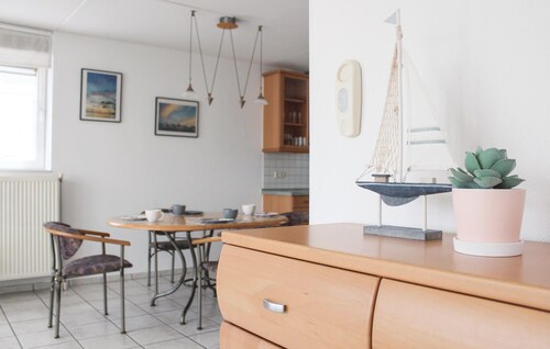 Cozy home in Stevensweert with house sea view