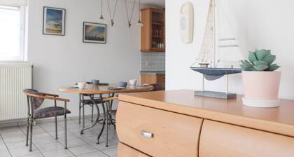 Cozy home in Stevensweert with house sea view
