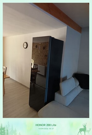 Living area - Vrbo Property (Terres-de-Haute-Charente)