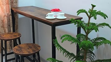 Comfort Apartment | Dining