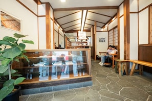 Ảnh chưa phân loại, 2 trong số 8 ảnh, nút