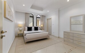 Unclassified image, 3 of 14, button - Classic Beachfront Villa w/ Pool on Palm Jumeirah (Dubai)