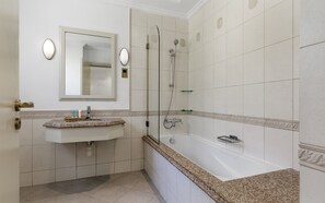 Unclassified image, 5 of 14, button - Classic Beachfront Villa w/ Pool on Palm Jumeirah (Dubai)