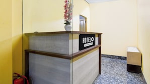 A reception desk with a sign that reads 'HOTEL Company Serviced'. - Hotel O Ecopark Kolkata (Barasat)
