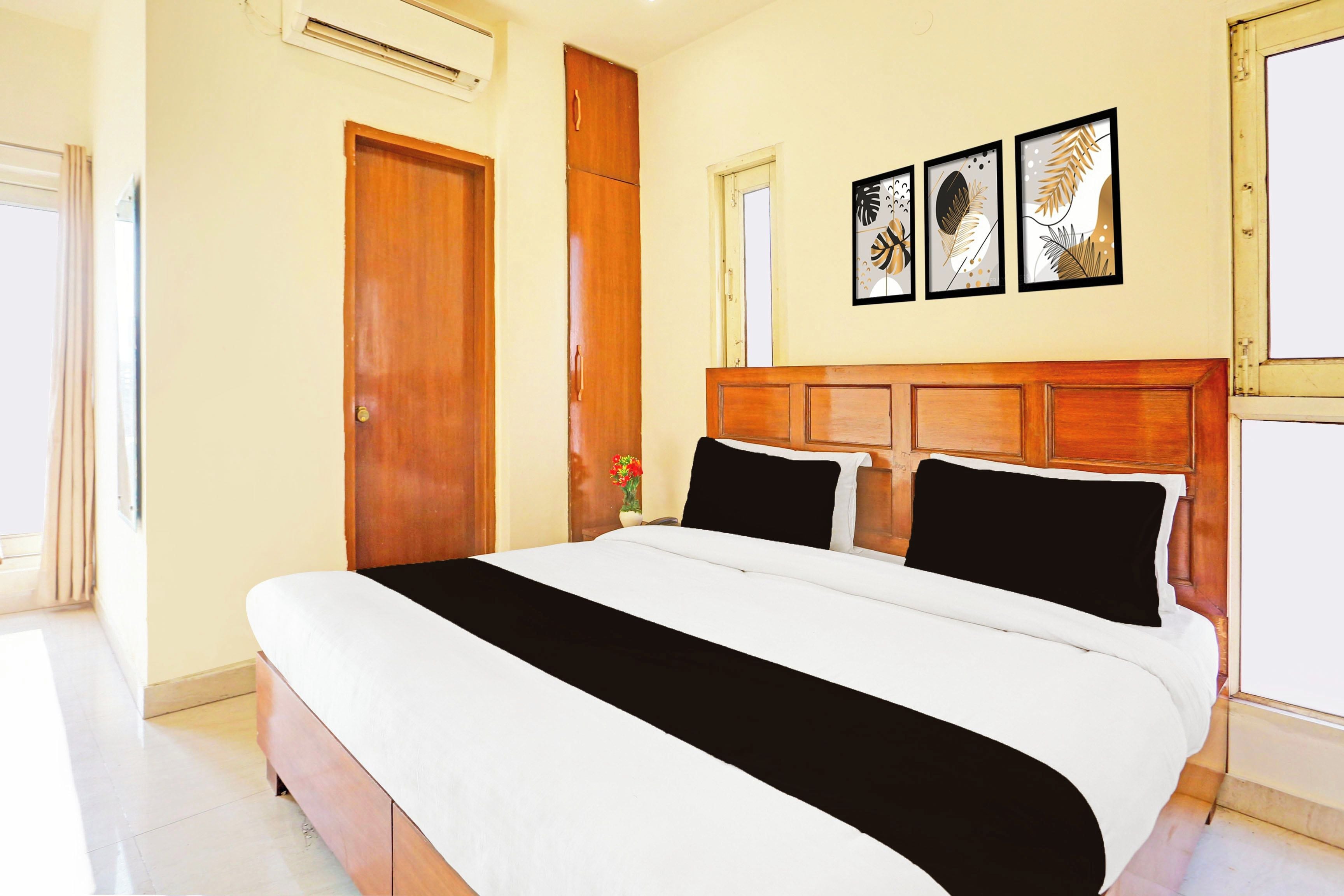 Classic Room | Desk, WiFi (free), bed sheets