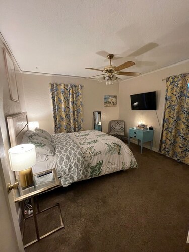 Cozy 1-bedroom apartment in peaceful Fresno with AC