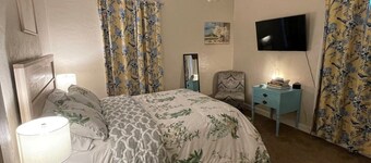 Cozy 1-bedroom apartment in peaceful Fresno with AC