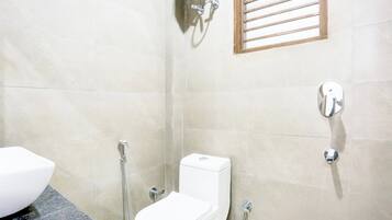 Shower, free toiletries, towels, soap
