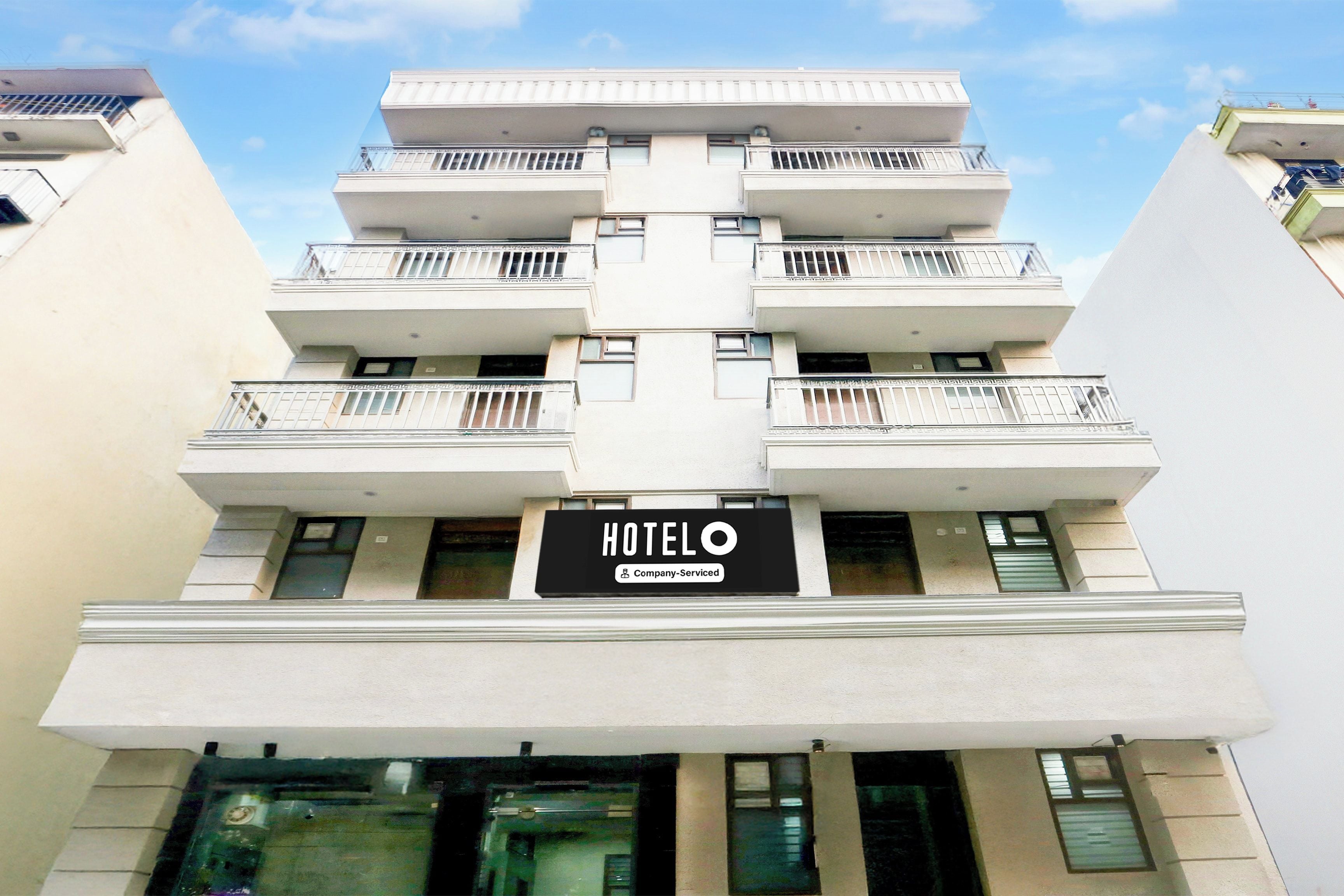 A multi-story hotel with a sign indicating it is company-serviced.