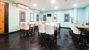 Dining - Townhouse Oak Golden Beach 5 mins drive (Puri)