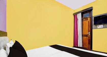 Super OYO Hotel O Amhat Sultanpur City