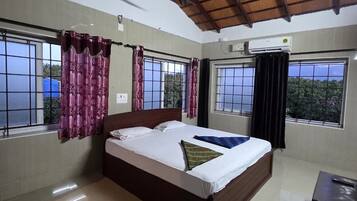 Casa de campo, vista para a montanha | Roupas de cama premium, Wi-Fi de cortesia, roupa de cama