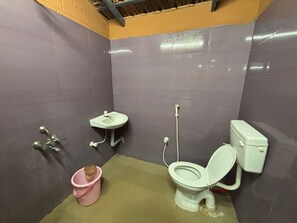 Bathroom - Mango Bite Farmstay (Pollachi)