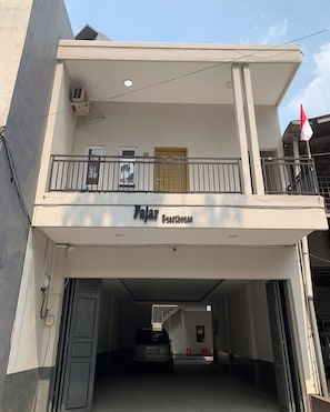 Front of property - Fajar Room and Stay (Badung)