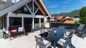 Outdoor dining - Vrbo Property (Schladming)