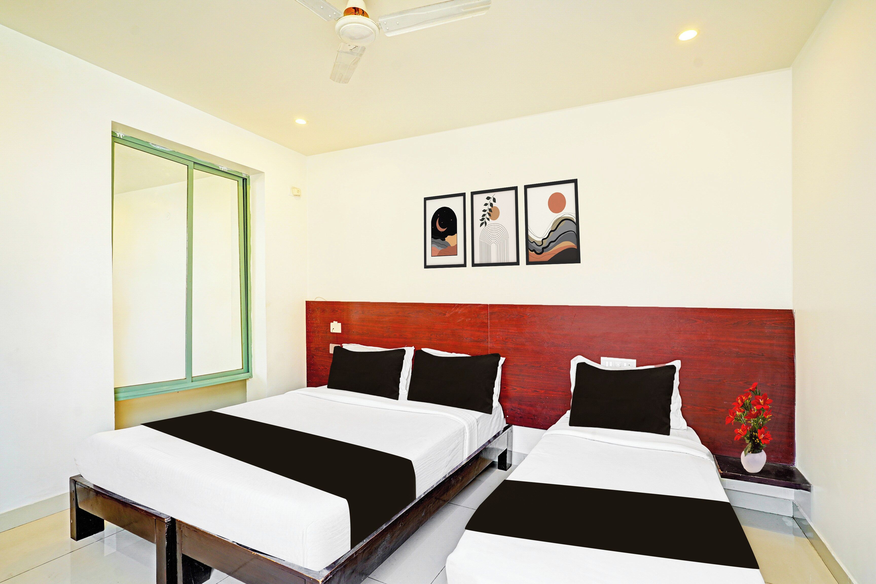Deluxe Room | Desk, WiFi (free)