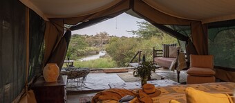 Hemingways River Camp Mara