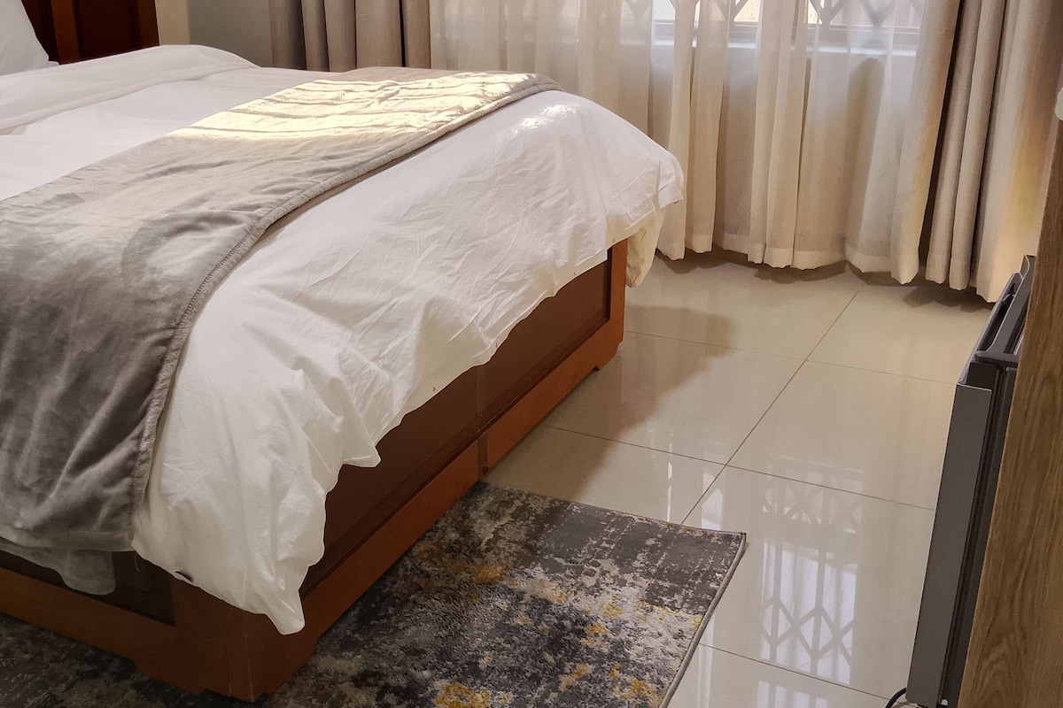 Rom – deluxe, 1 queensize-seng, ikke-røyk | Skrivebord, strykejern/-brett og wi-fi (inkludert)