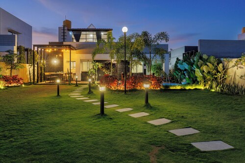 Villa Prism by Stayjadepoolpyramid Room1hr Blr