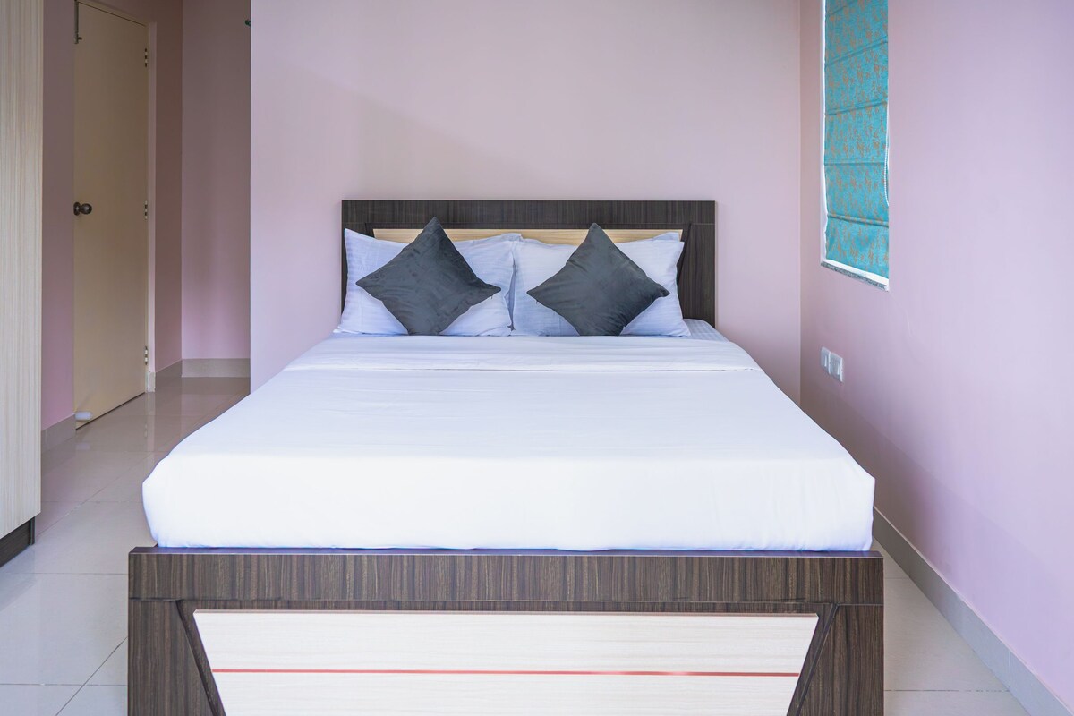 Apartment (3 Bedrooms) | 3 bedrooms, iron/ironing board, bed sheets