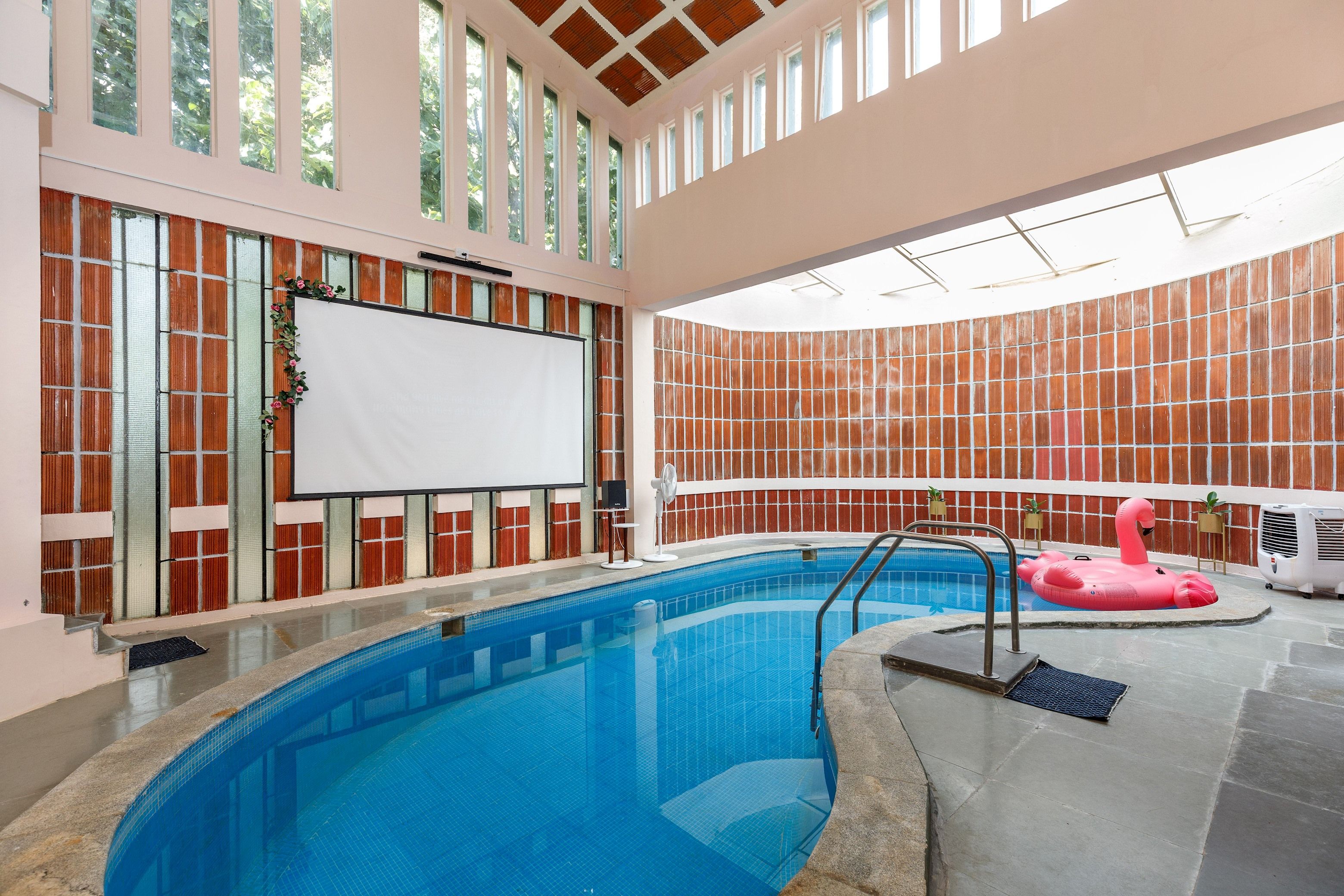 Piscina interna, piscina externa