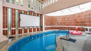 Indoor pool, outdoor pool - The Rustic Ridge Villa by Stayjadepool1hr E-city (Hosur)