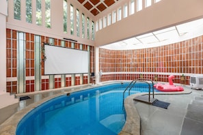 Piscina interna, piscina externa