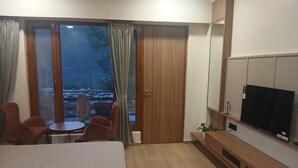 Double Room, Balcony, Hill View | WiFi (free) - Adventure Stays (Kullu)