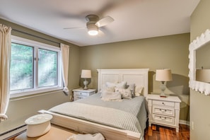 A bedroom with a bed, nightstands, a ceiling fan, and a window with curtains. - Spacious, Modern! Wintergreen Resort Ski Retreat (Nellysford)