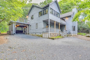 A two-story house with a covered porch and a gravel driveway. - Spacious, Modern! Wintergreen Resort Ski Retreat (Nellysford)