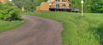 Hot Tub & Amazing Views! Family Catskills Cabin