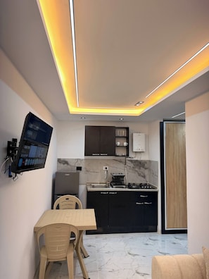 Private kitchen - Vrbo Property (Omrane Superieur)