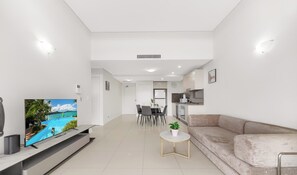 Living area - MetaWiseBnB 1BR Stay Near Canterbury Station (Canterbury)