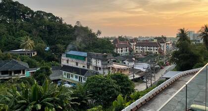 Sunset Sea-view Studio, Karon Beach 800 m, Pool, Fibre Wi-fi